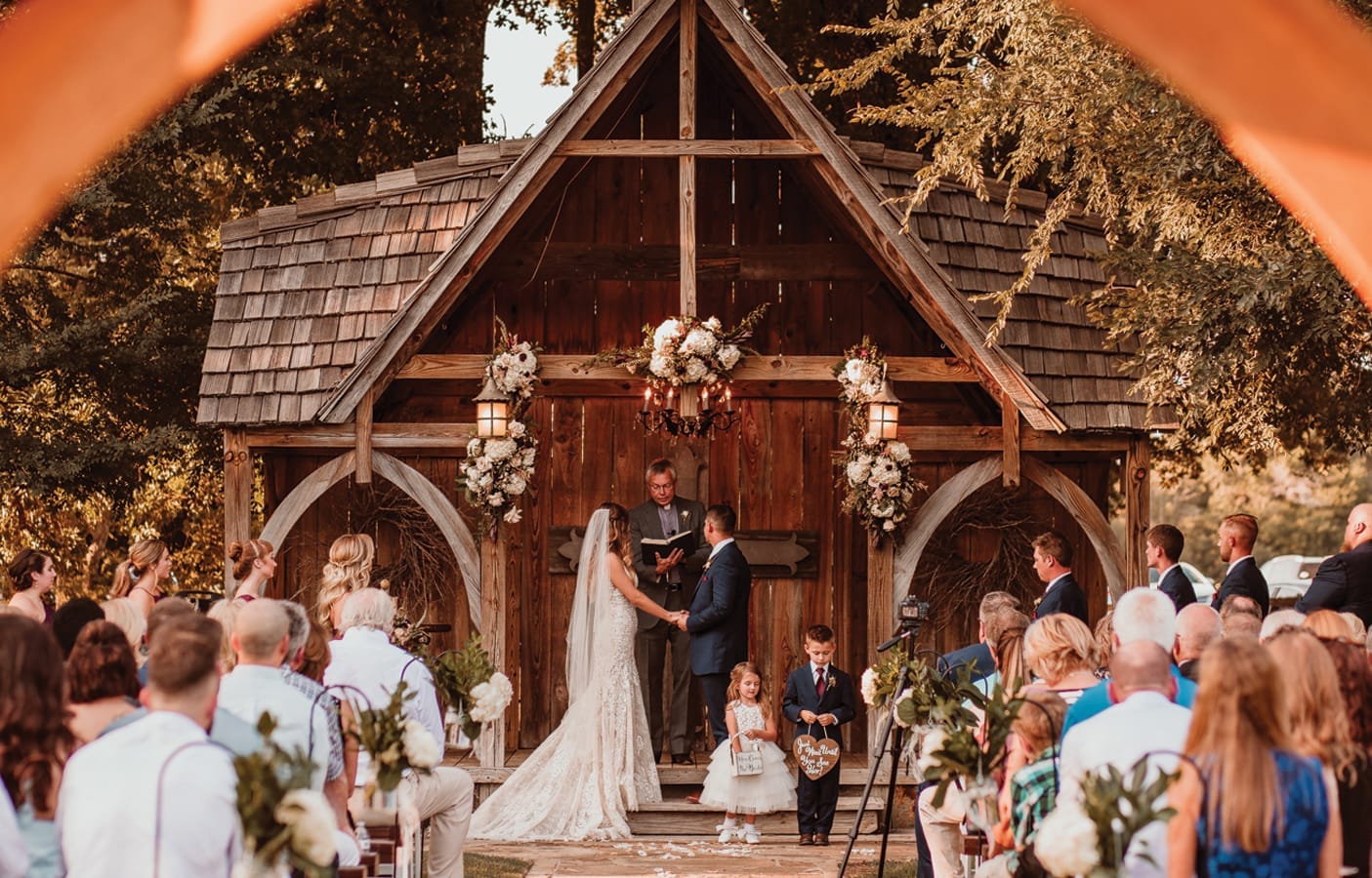 Evening wedding outside at stone oak in east texas